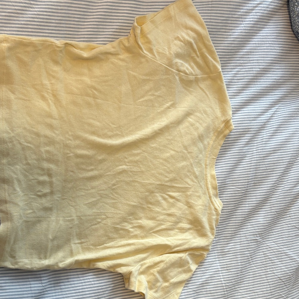 Hollister Yellow Crop Top - Picture 3 of 3